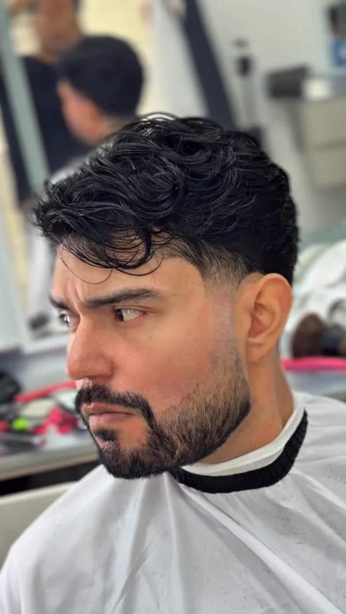Perfilado de barba realizado por Aldair Caja